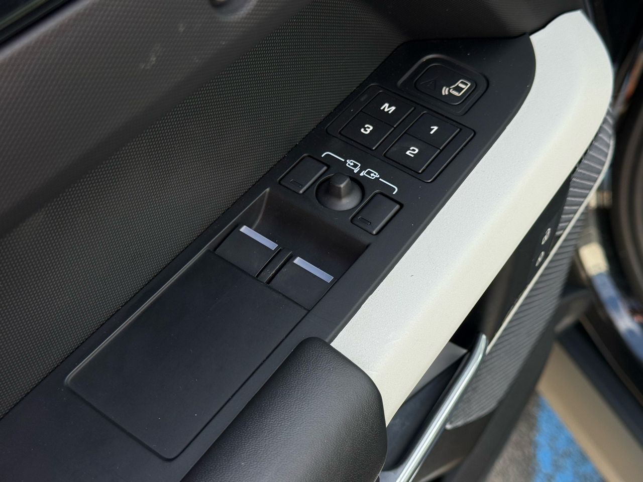 Land Rover Defender 90 X-Dynamic HSE AWD 2022