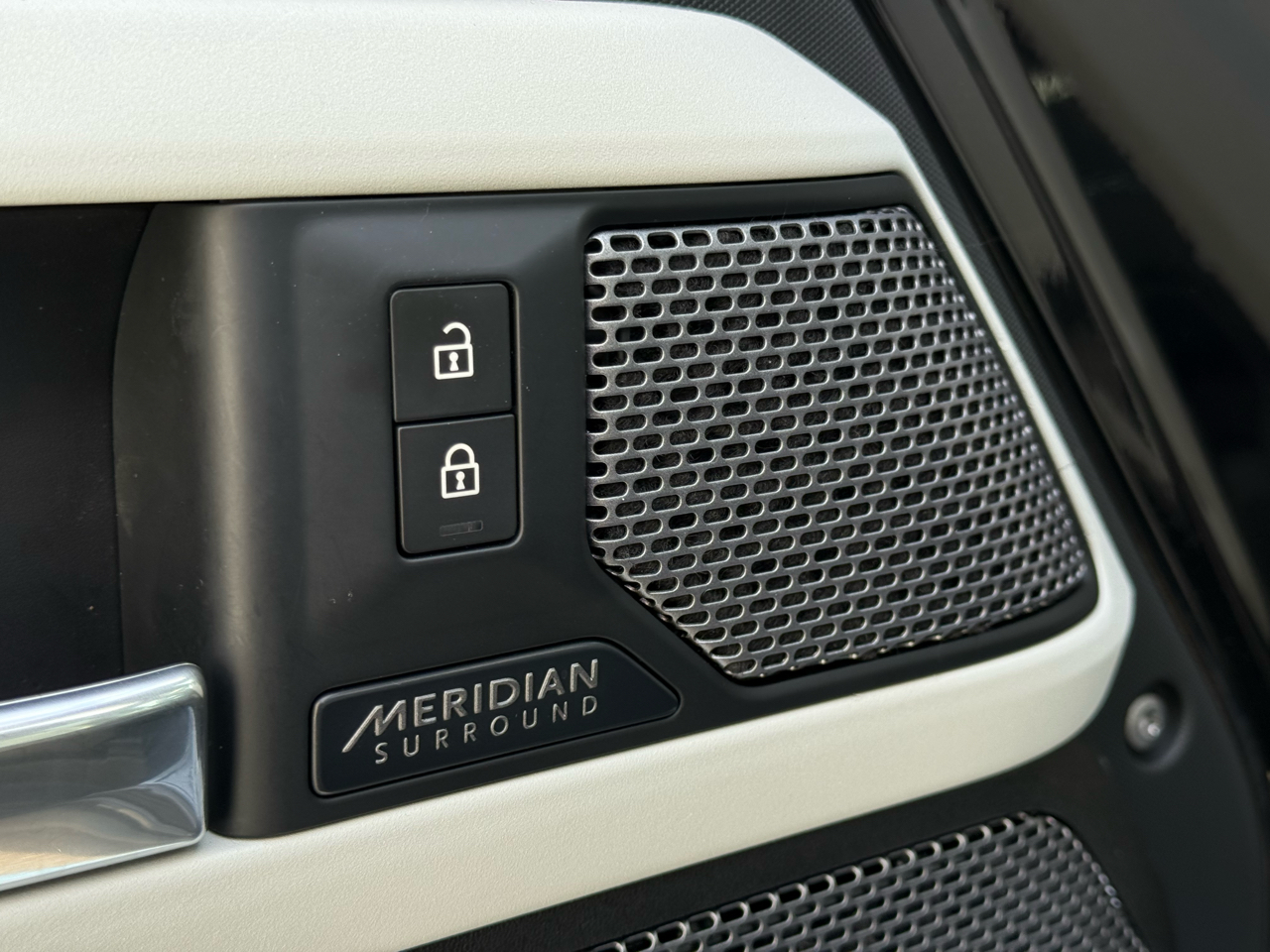 Land Rover Defender 90 X-Dynamic HSE AWD 2022