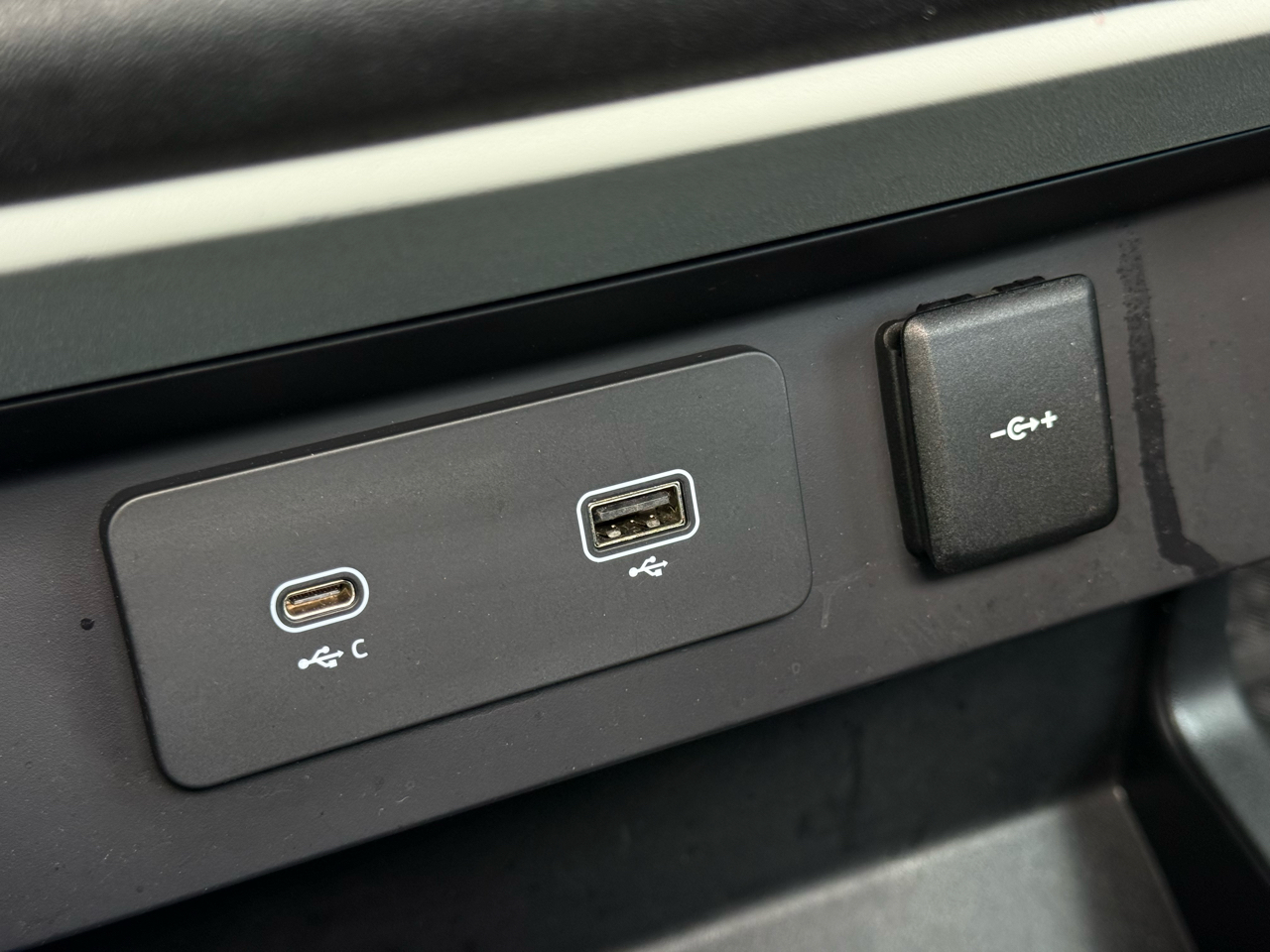 Land Rover Defender 90 X-Dynamic HSE AWD 2022