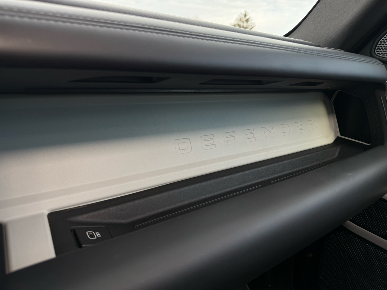 Land Rover Defender 90 X-Dynamic HSE AWD 2022