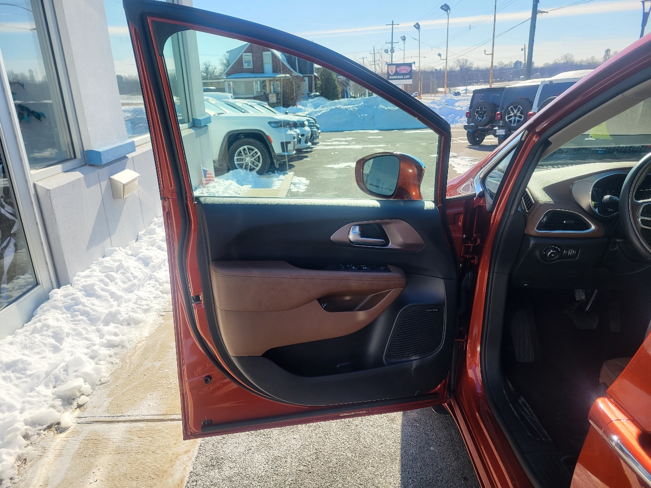 Chrysler Pacifica Hybrid Limited FWD 2018