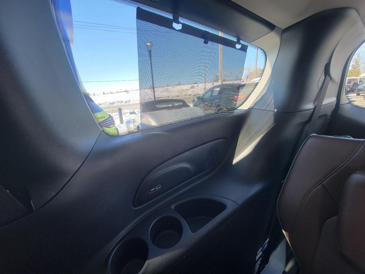 Chrysler Pacifica Hybrid Limited FWD 2018