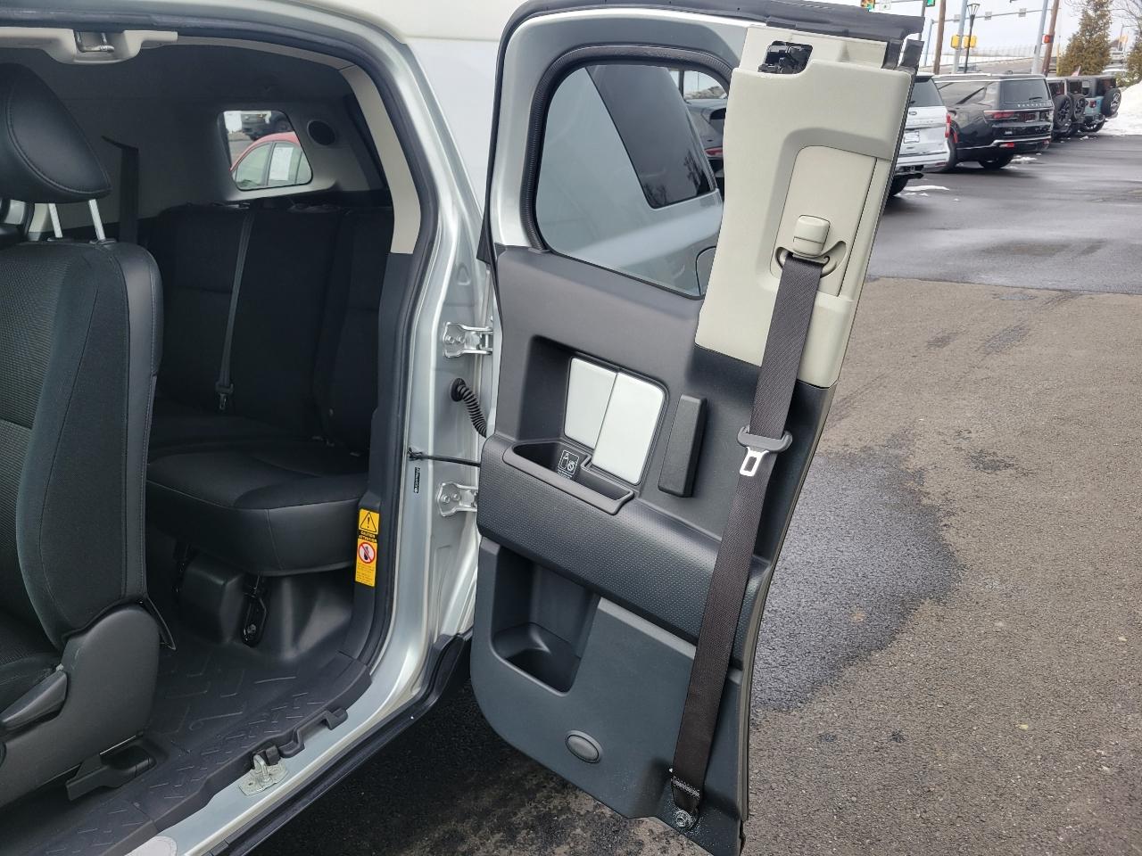 Toyota FJ Cruiser 2WD 4dr Auto (Natl) 2007