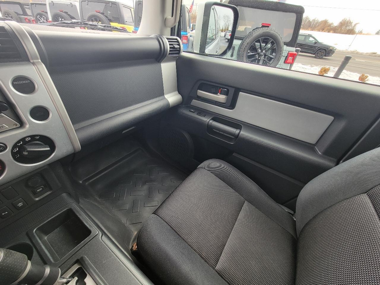 Toyota FJ Cruiser 2WD 4dr Auto (Natl) 2007