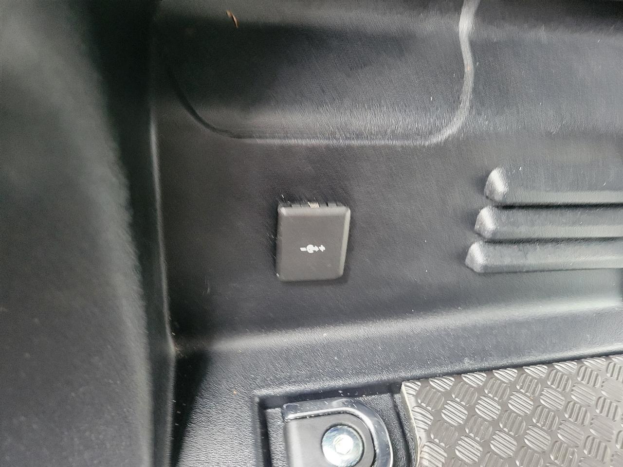 Land Rover Defender 90 S AWD 2023