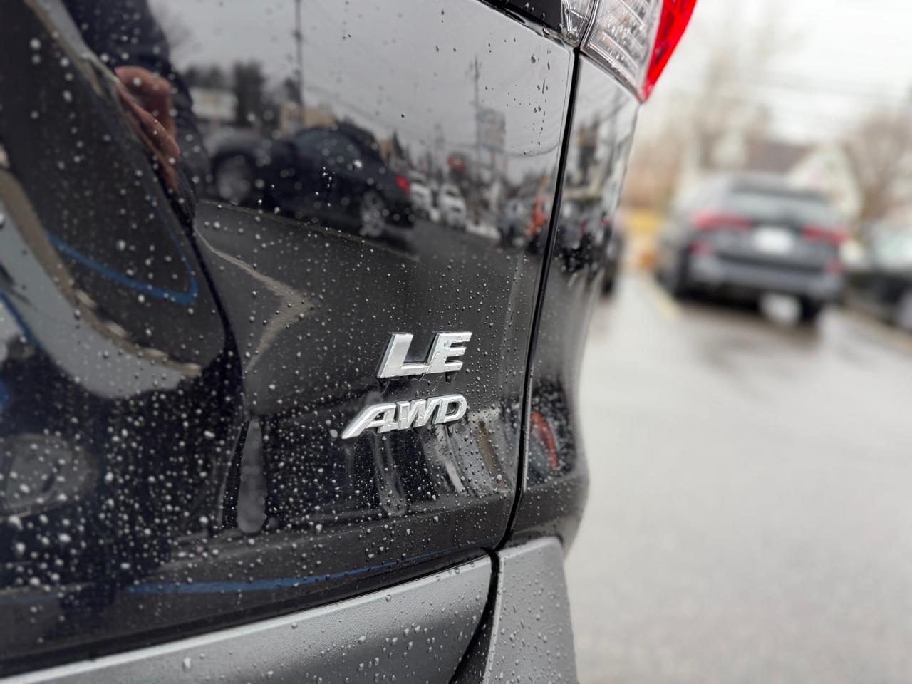 Toyota RAV4 LE AWD (Natl) 2022