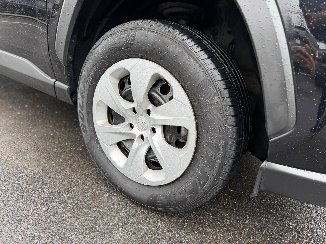 Toyota RAV4 LE AWD (Natl) 2022