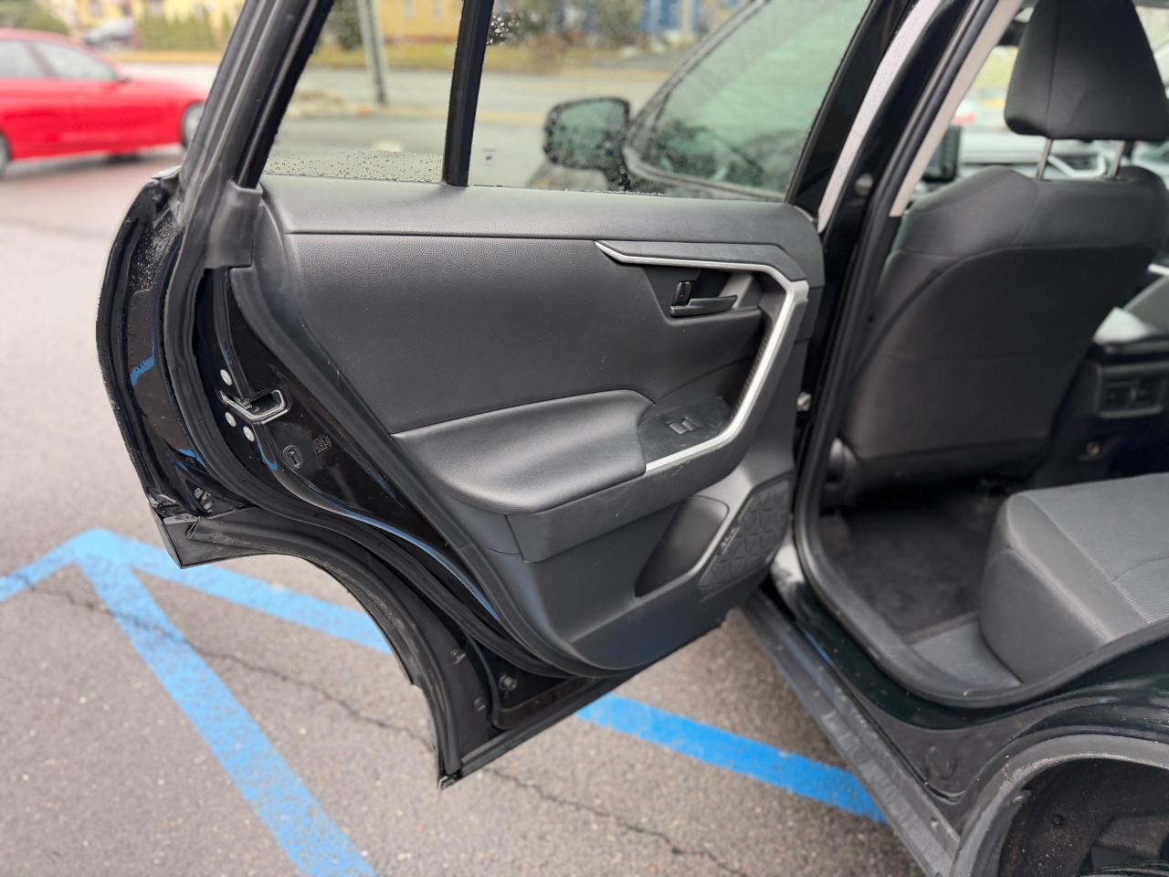 Toyota RAV4 LE AWD (Natl) 2022