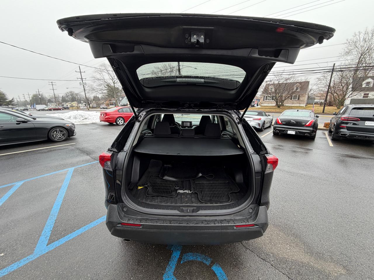 Toyota RAV4 LE AWD (Natl) 2022