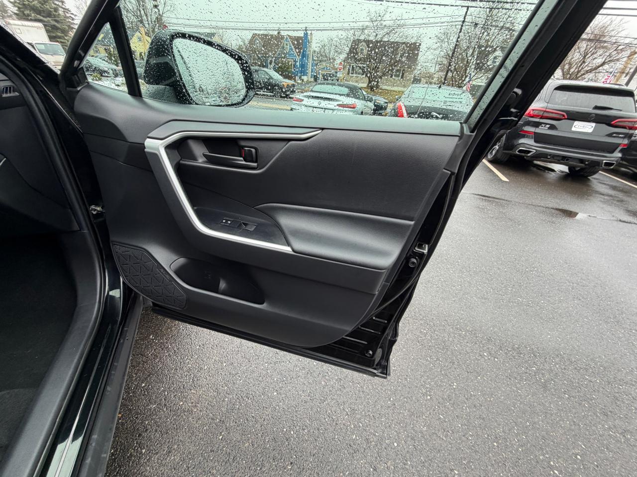 Toyota RAV4 LE AWD (Natl) 2022