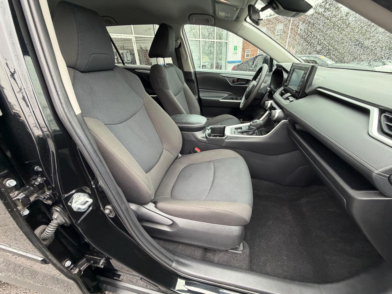 Toyota RAV4 LE AWD (Natl) 2022