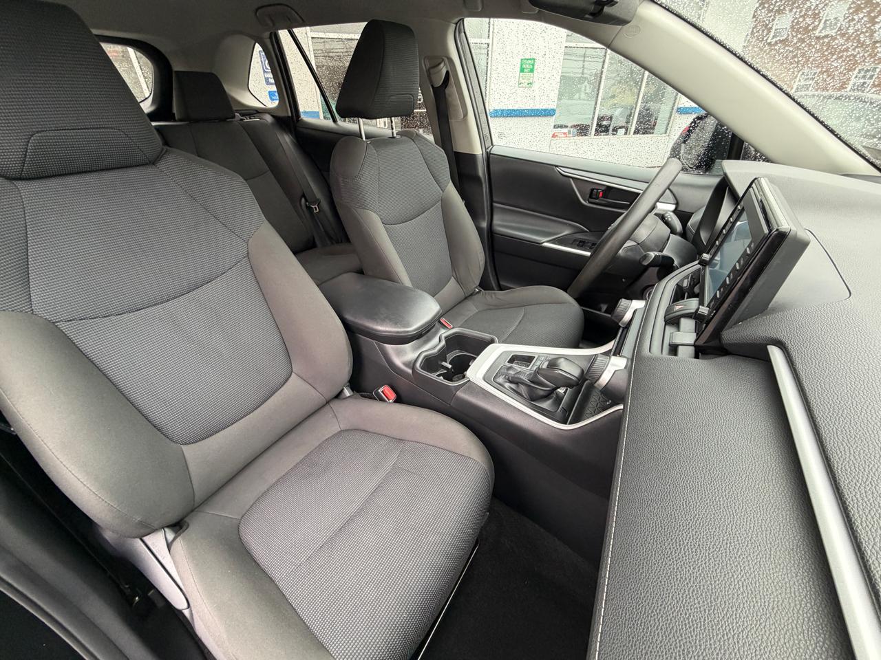 Toyota RAV4 LE AWD (Natl) 2022