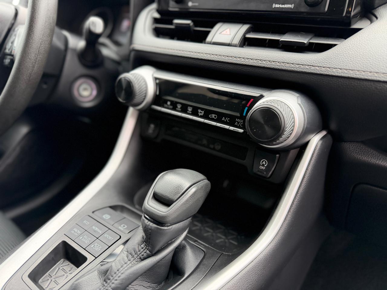 Toyota RAV4 LE AWD (Natl) 2022