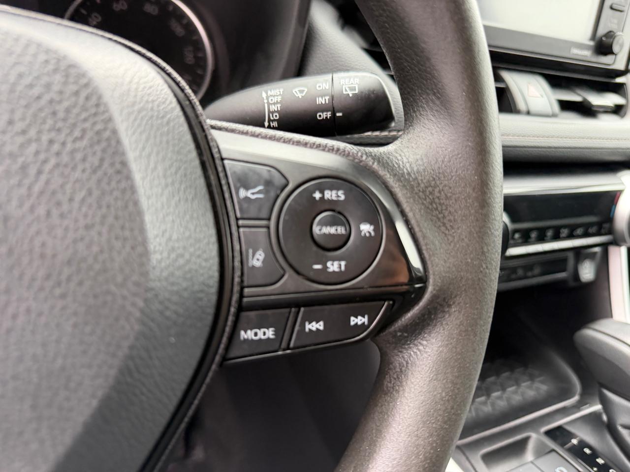 Toyota RAV4 LE AWD (Natl) 2022