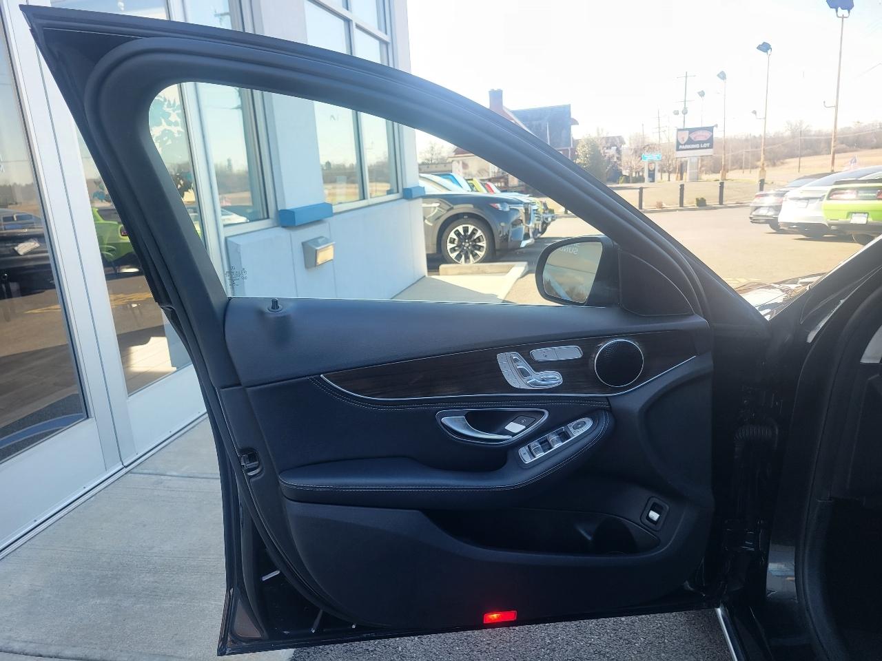 Mercedes-Benz C-Class 4dr Sdn C 300 Luxury 4MATIC 2016