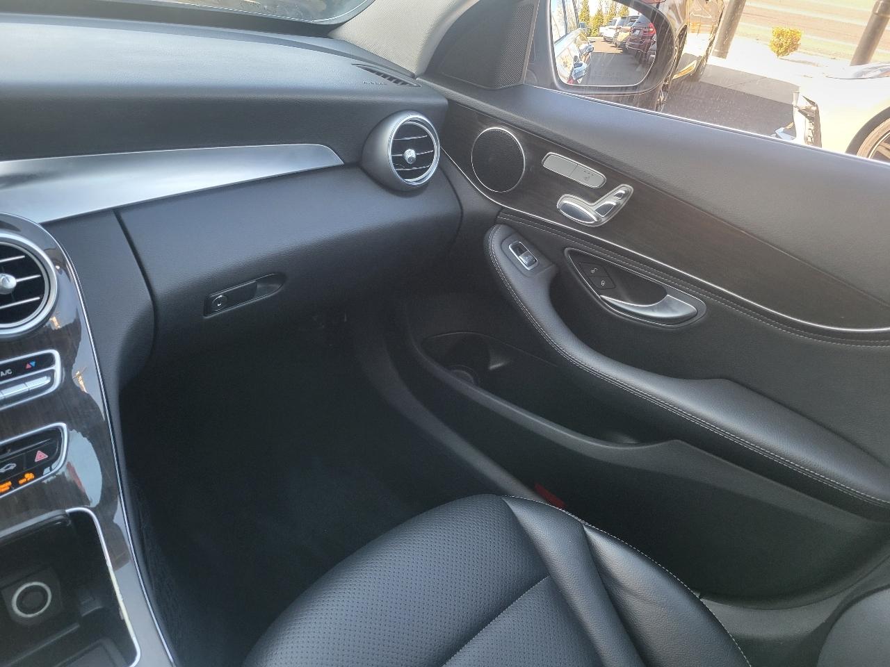 Mercedes-Benz C-Class 4dr Sdn C 300 Luxury 4MATIC 2016