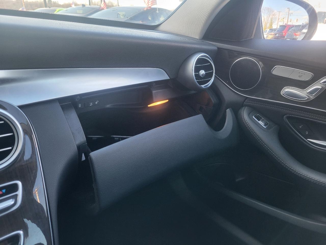 Mercedes-Benz C-Class 4dr Sdn C 300 Luxury 4MATIC 2016