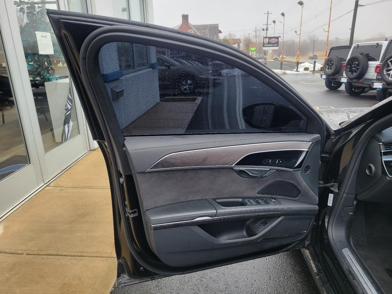 Audi A8 L 55 TFSI quattro 2023