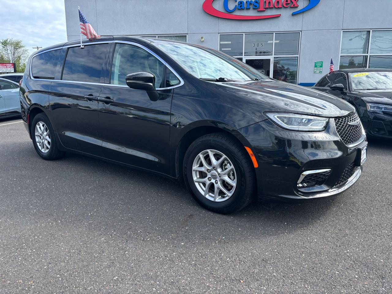 Chrysler Pacifica Touring L FWD 2023