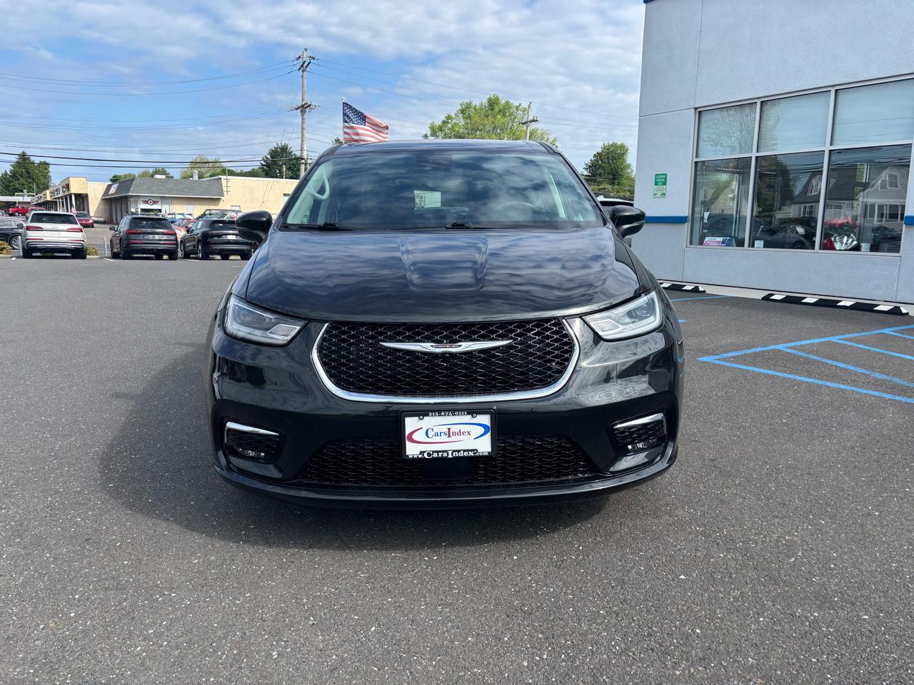 Chrysler Pacifica Touring L FWD 2023