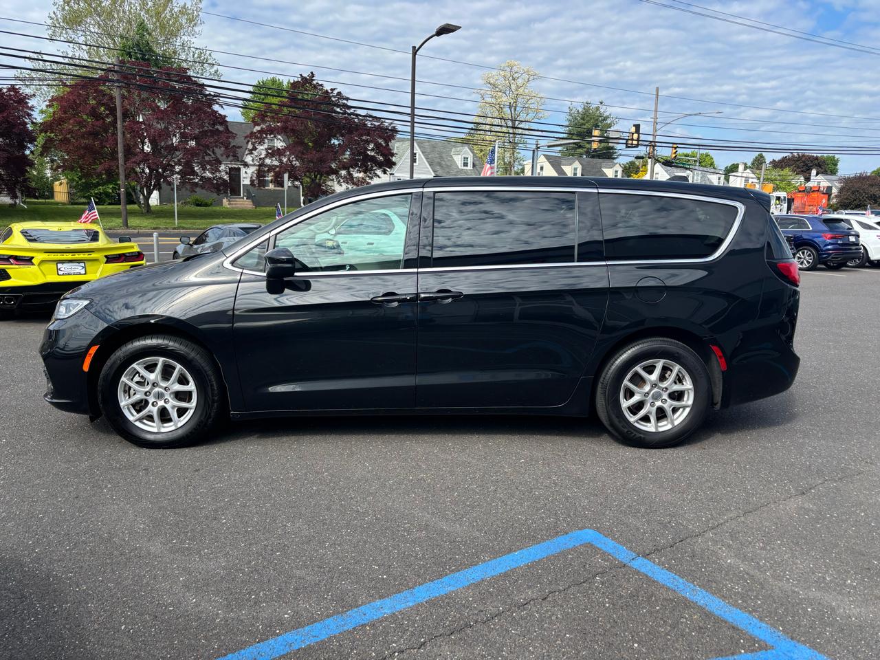 Chrysler Pacifica Touring L FWD 2023