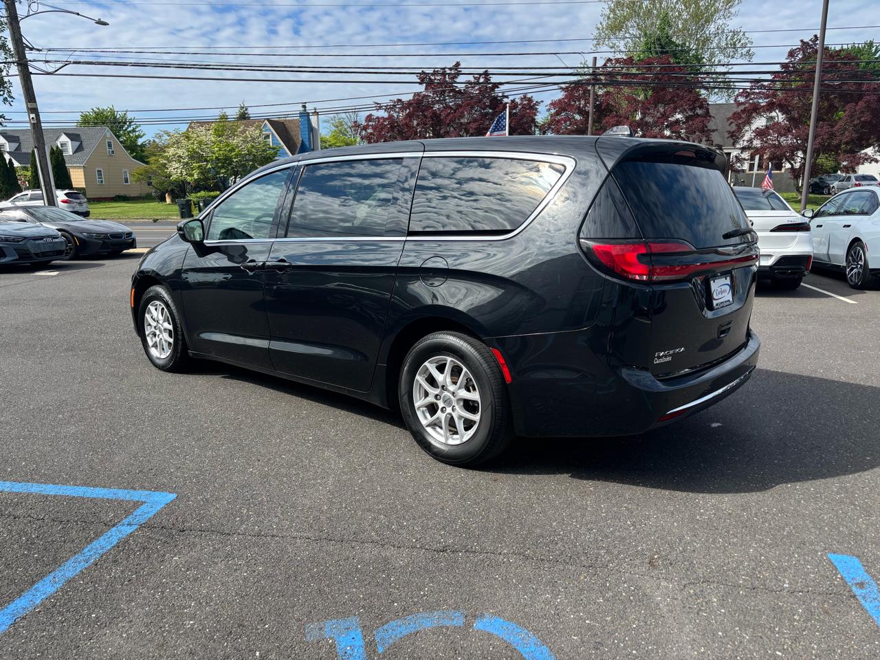 Chrysler Pacifica Touring L FWD 2023
