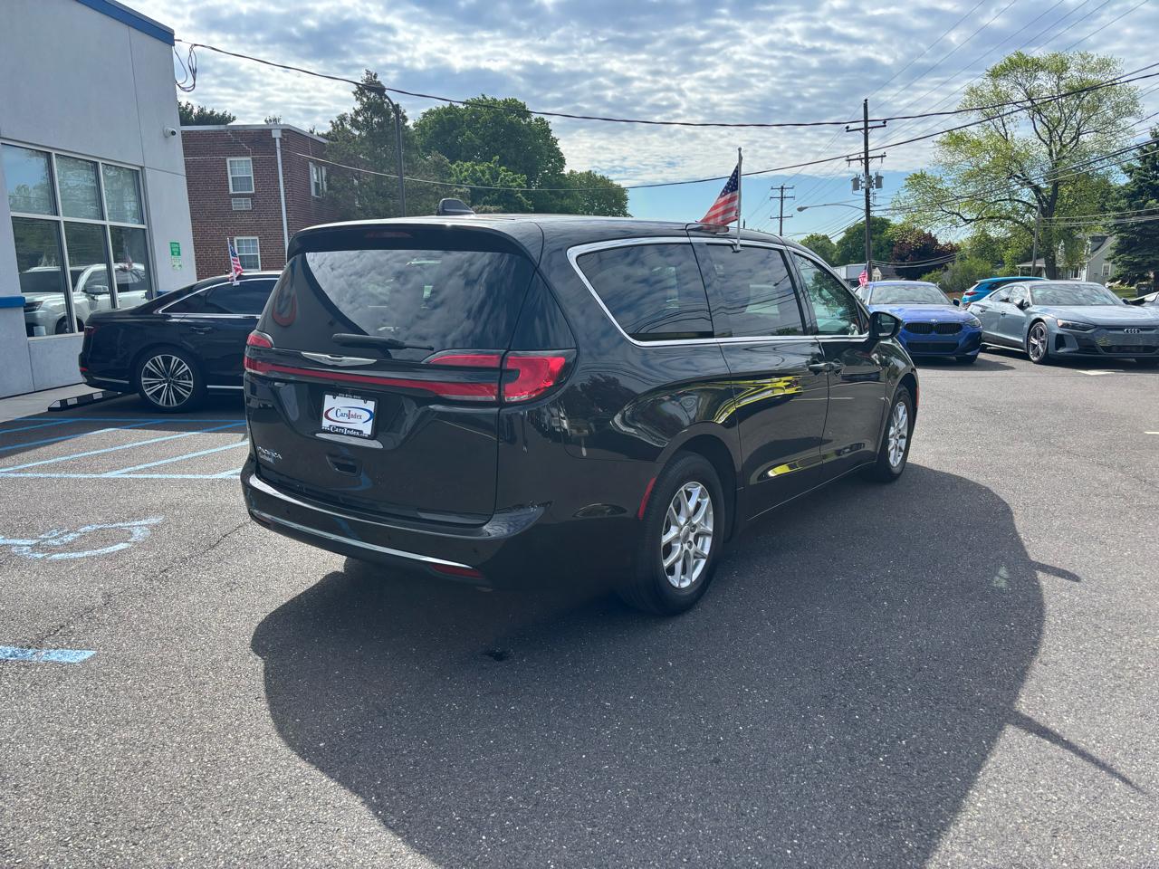 Chrysler Pacifica Touring L FWD 2023
