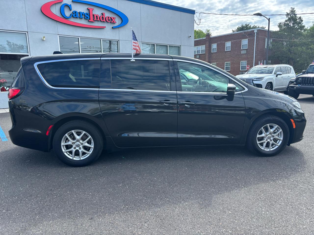 Chrysler Pacifica Touring L FWD 2023