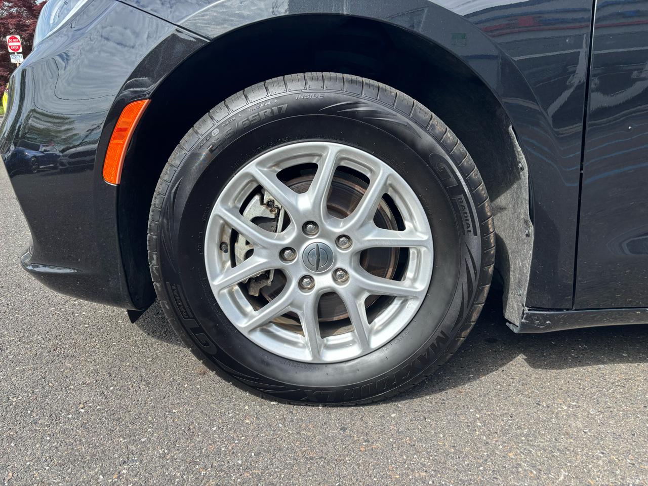 Chrysler Pacifica Touring L FWD 2023