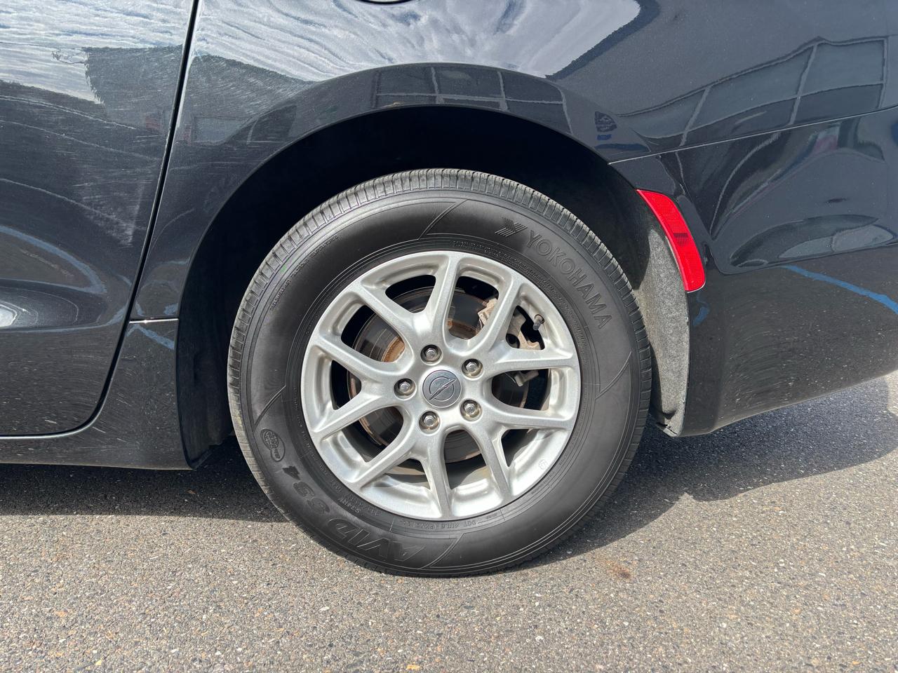 Chrysler Pacifica Touring L FWD 2023