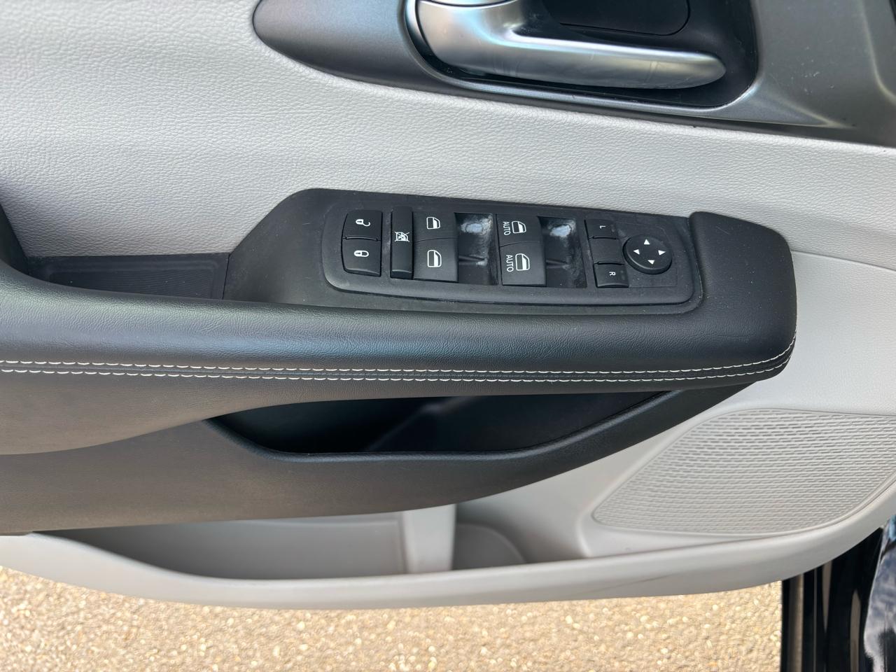 Chrysler Pacifica Touring L FWD 2023