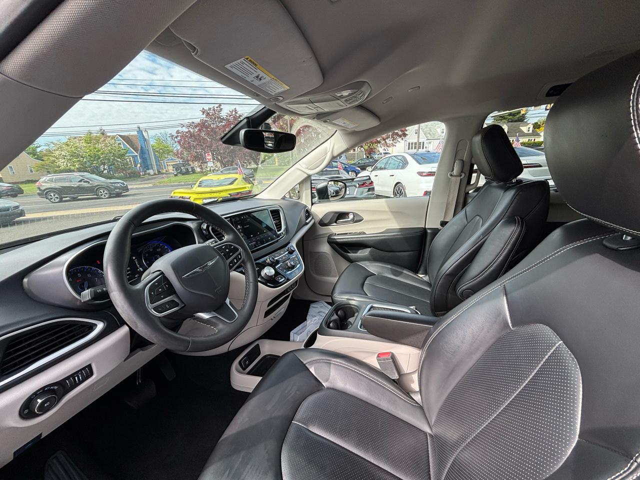 Chrysler Pacifica Touring L FWD 2023