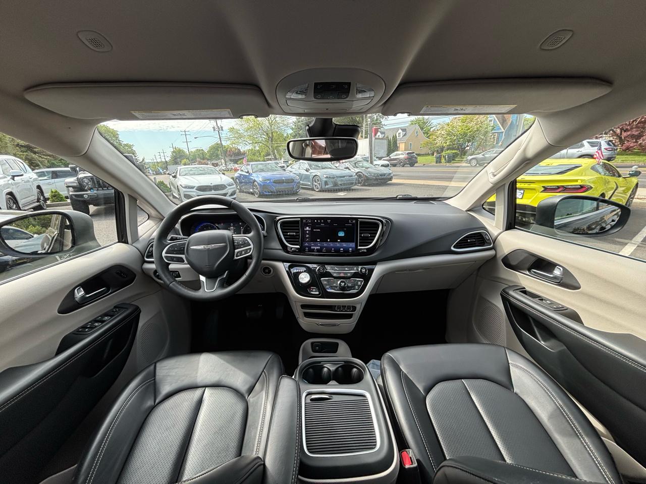 Chrysler Pacifica Touring L FWD 2023