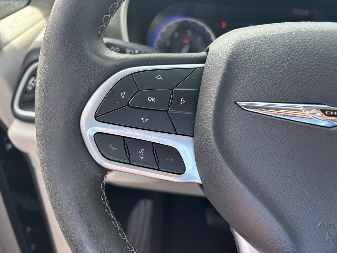 Chrysler Pacifica Touring L FWD 2023