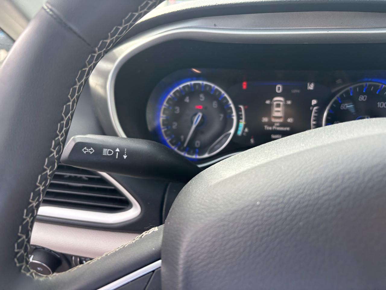 Chrysler Pacifica Touring L FWD 2023