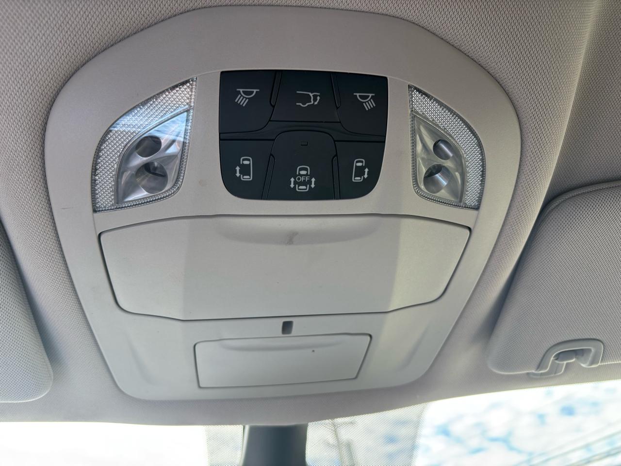 Chrysler Pacifica Touring L FWD 2023