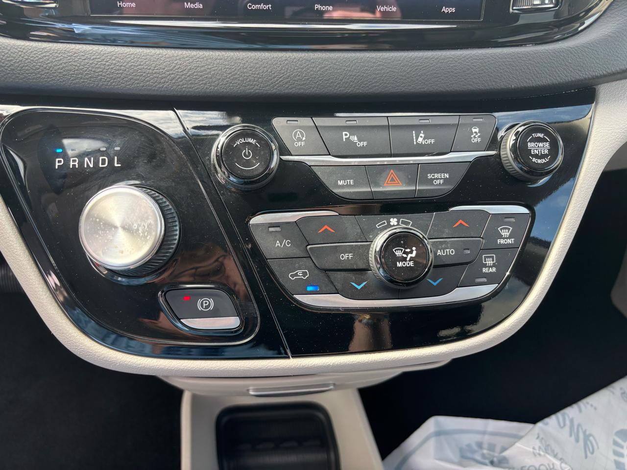 Chrysler Pacifica Touring L FWD 2023
