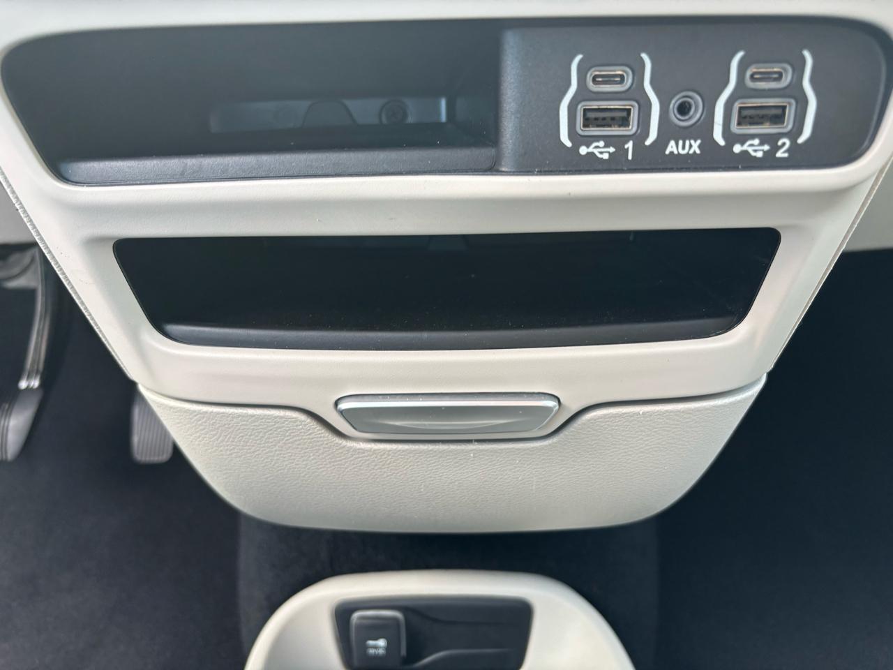 Chrysler Pacifica Touring L FWD 2023