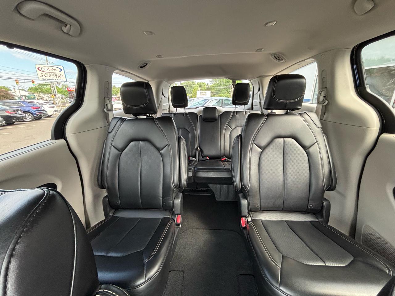 Chrysler Pacifica Touring L FWD 2023