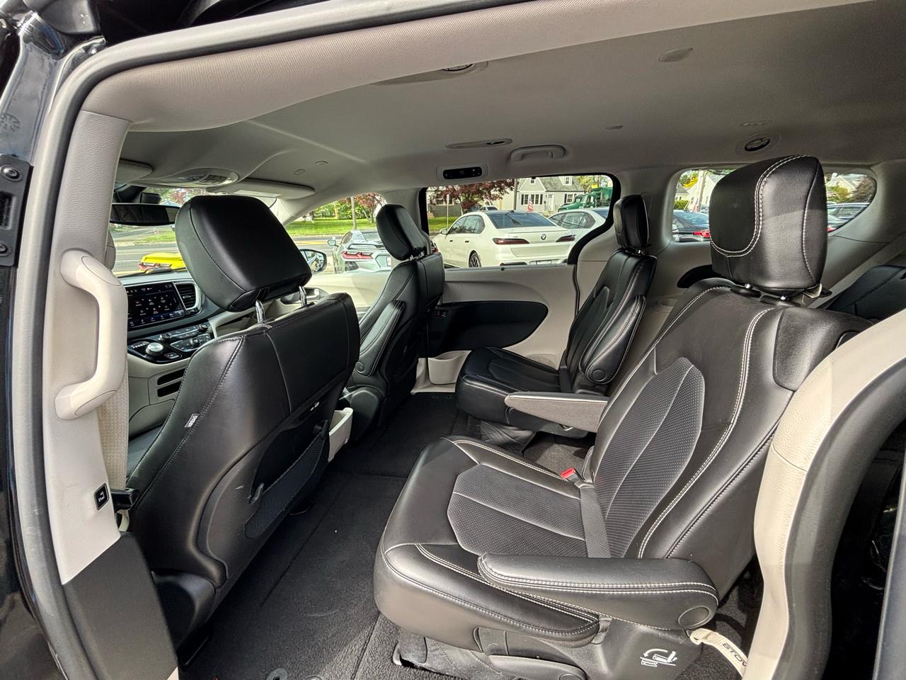 Chrysler Pacifica Touring L FWD 2023