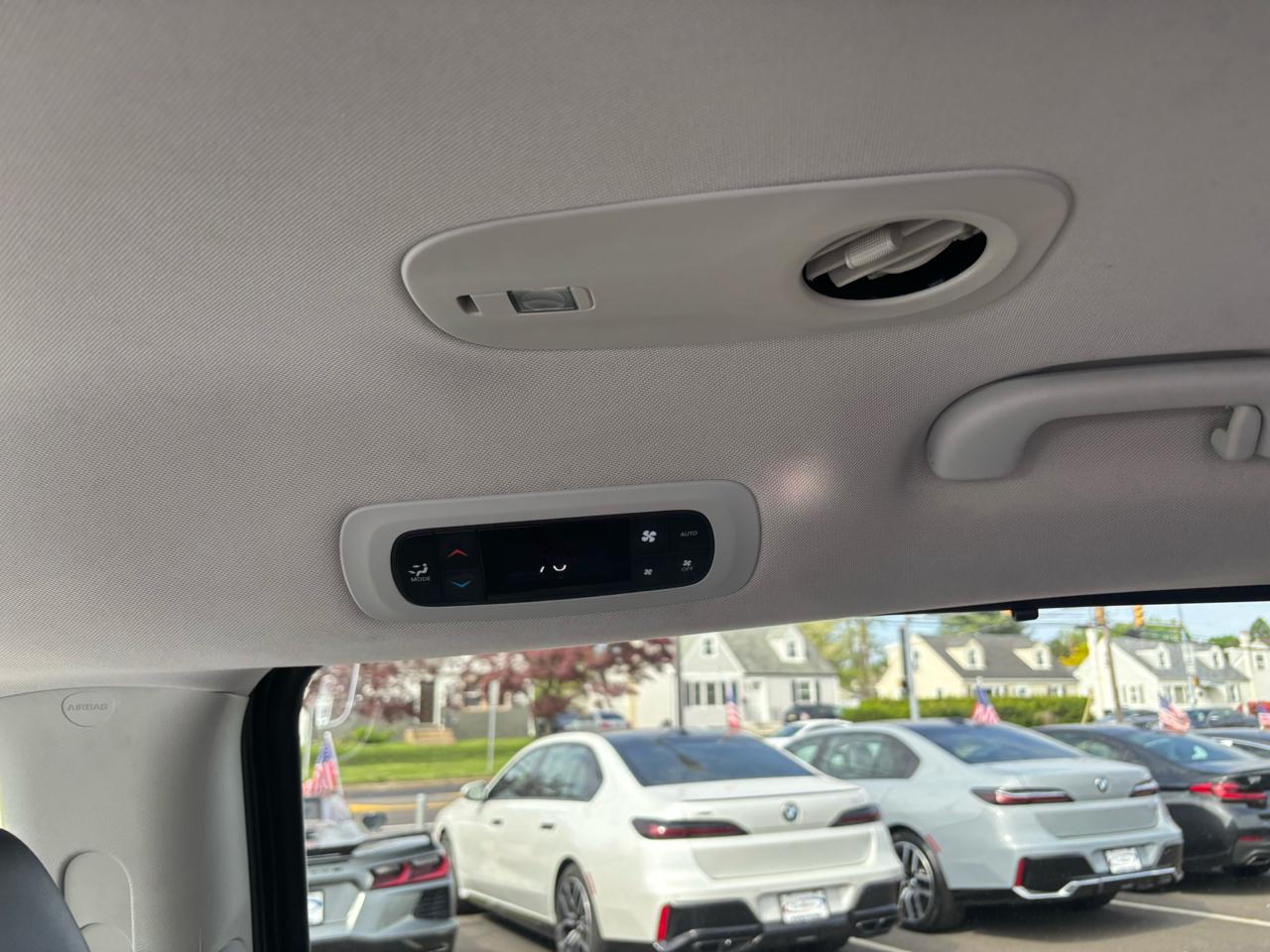Chrysler Pacifica Touring L FWD 2023
