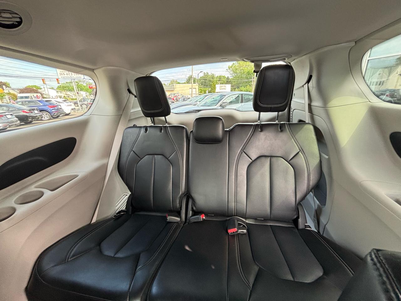 Chrysler Pacifica Touring L FWD 2023