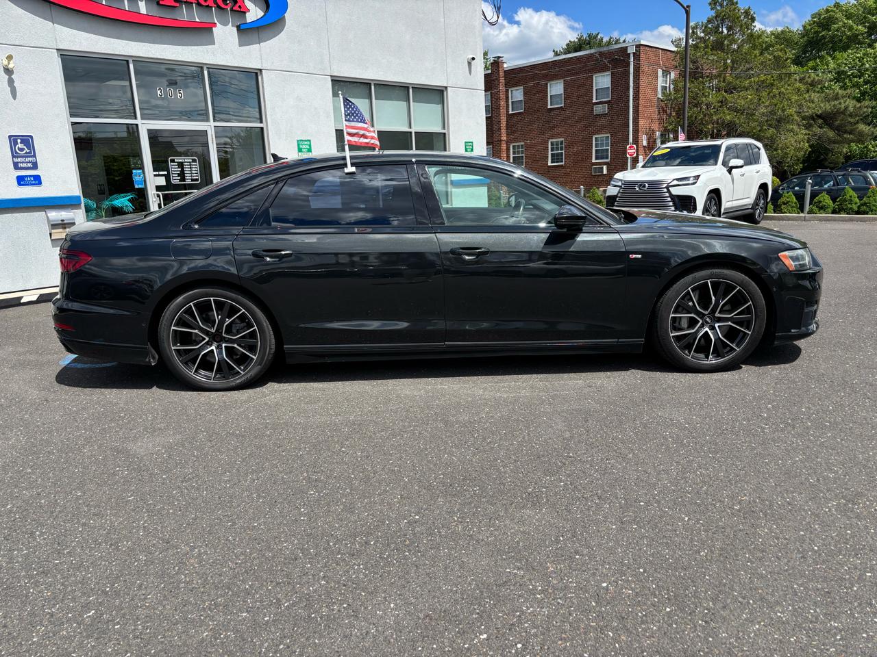 Audi A8  2021