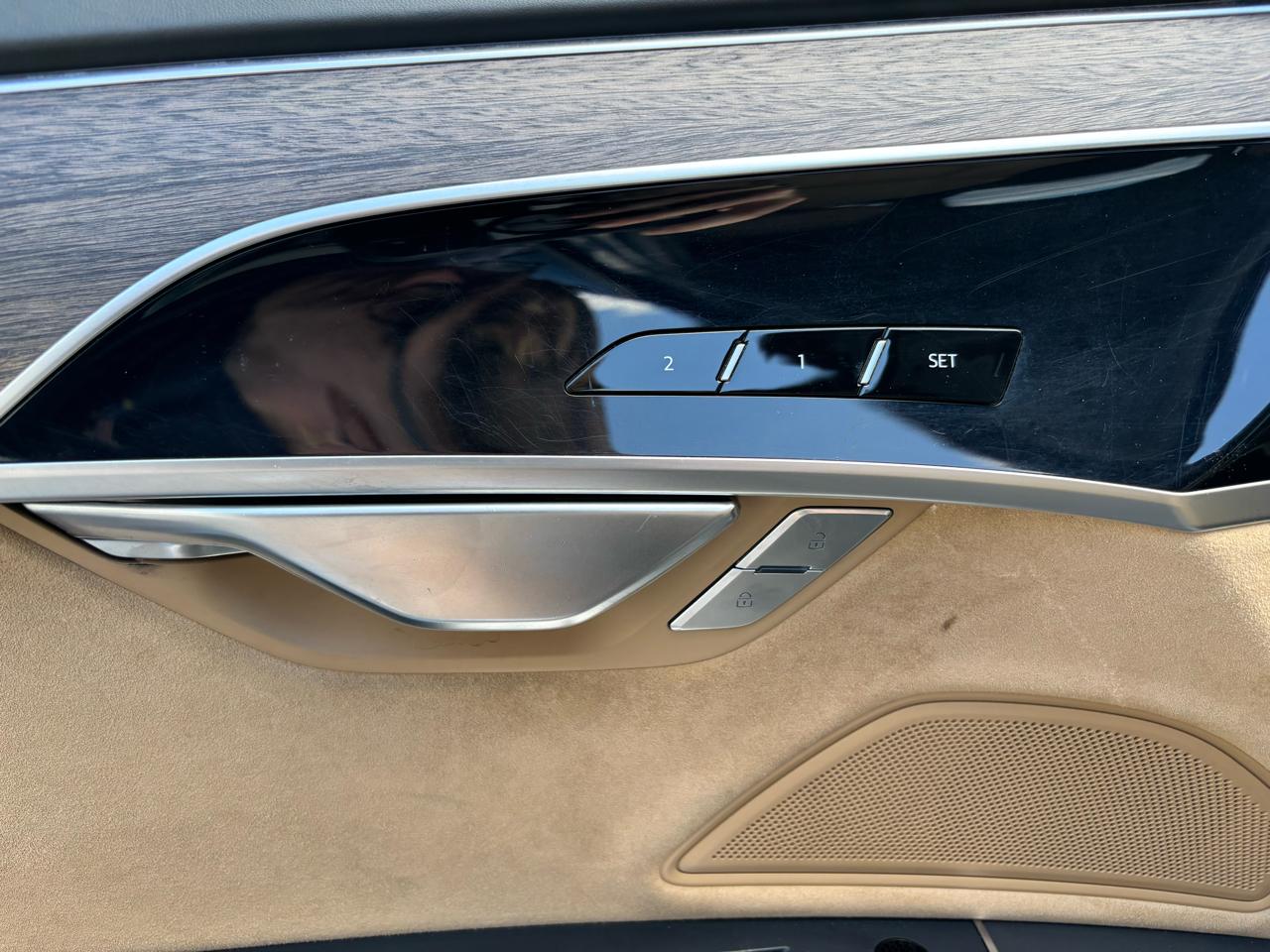 Audi A8  2021