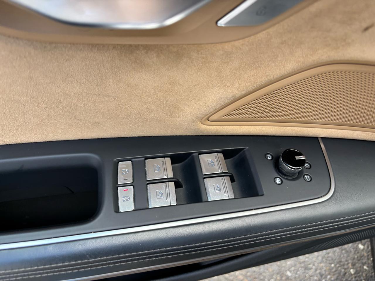Audi A8  2021