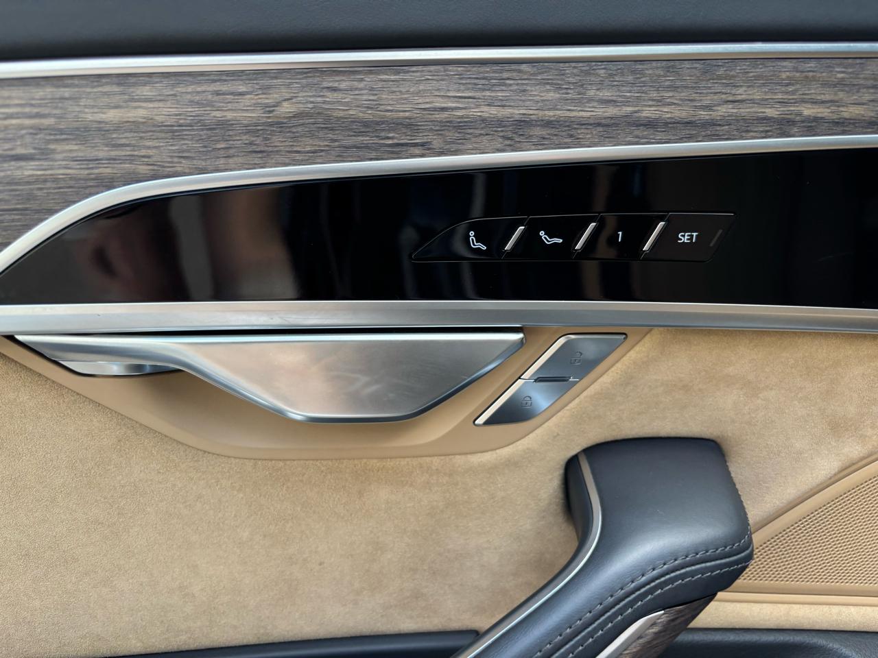 Audi A8  2021