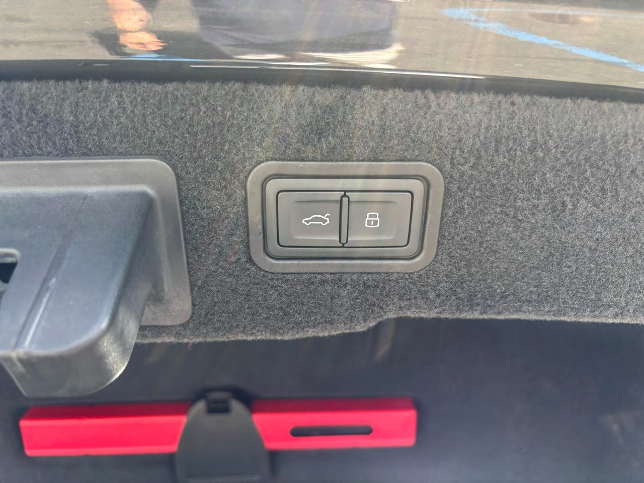 Audi A8  2021