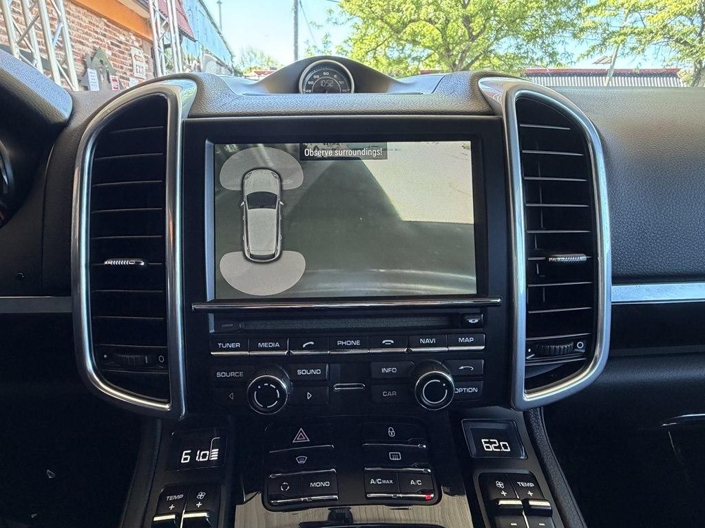 Porsche Cayenne  2012