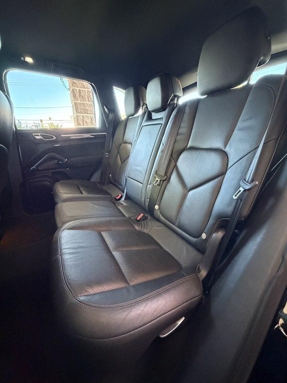 Porsche Cayenne  2012