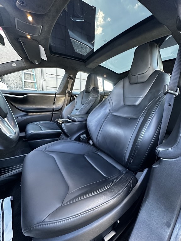 Tesla Model S  2015